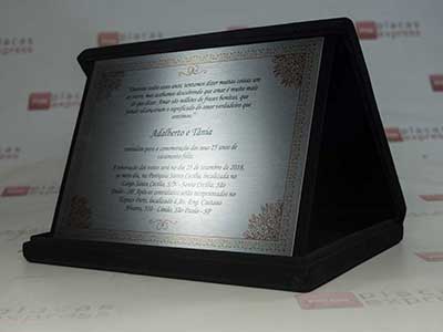 Placa de homenagem